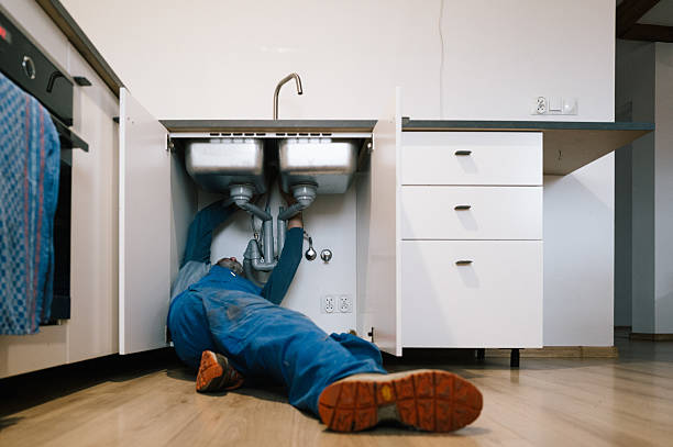 Professional Emergency Plumber technician working in Leon, WV